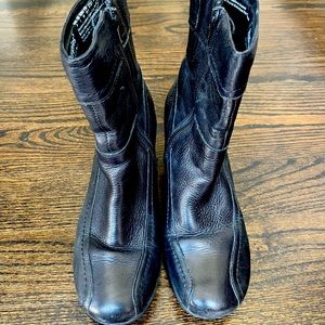 Pre-loved Hush Puppies leather waterproof ankle boots (size 7)
